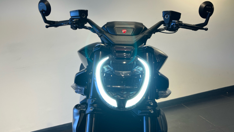 Ducati X Diavel V4 Burning Red (25MY)